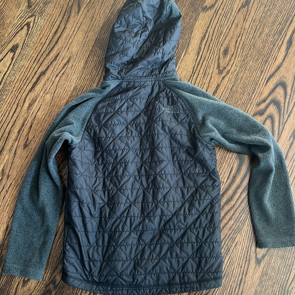The North Face Boys Quilted Jacket - Picture 2 of 5